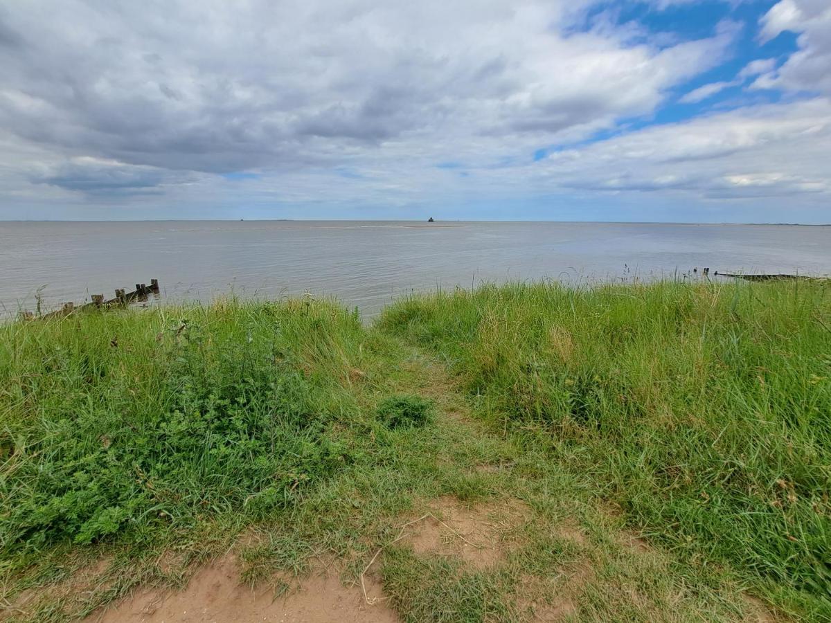 Beach & Tonic Beachside Chalet Humberston Εξωτερικό φωτογραφία