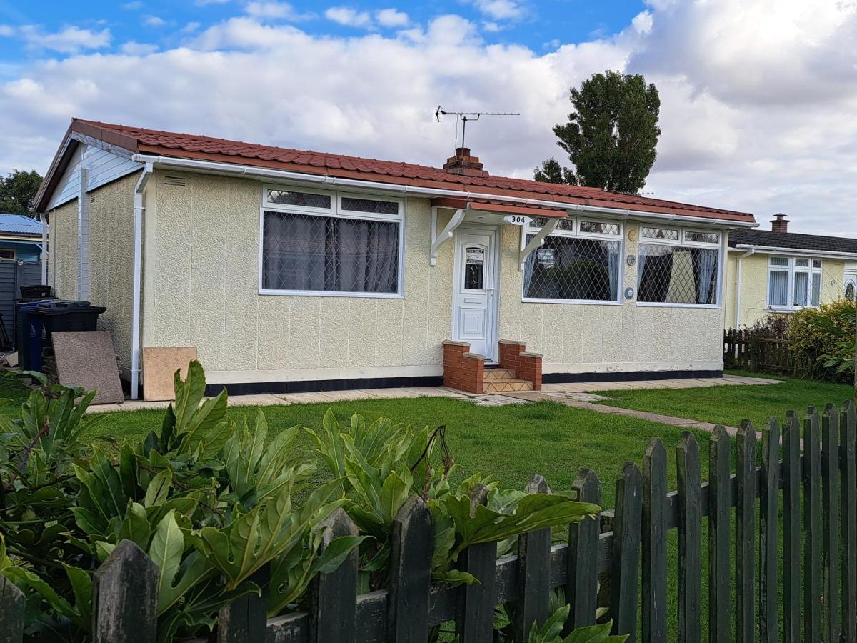 Beach & Tonic Beachside Chalet Humberston Εξωτερικό φωτογραφία