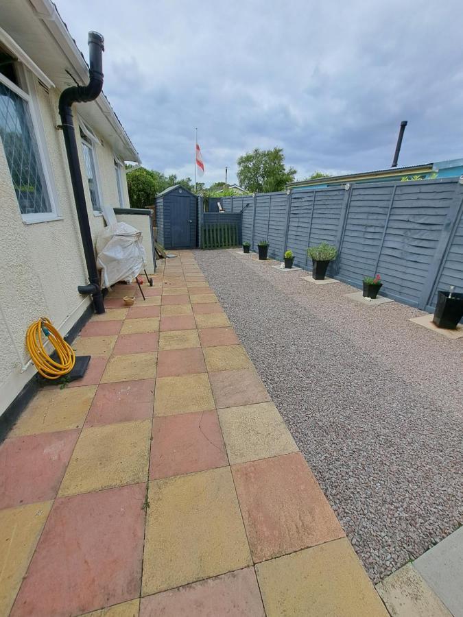 Beach & Tonic Beachside Chalet Humberston Εξωτερικό φωτογραφία