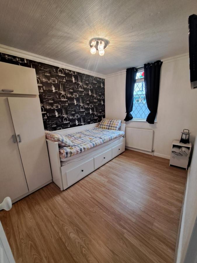 Beach & Tonic Beachside Chalet Humberston Εξωτερικό φωτογραφία