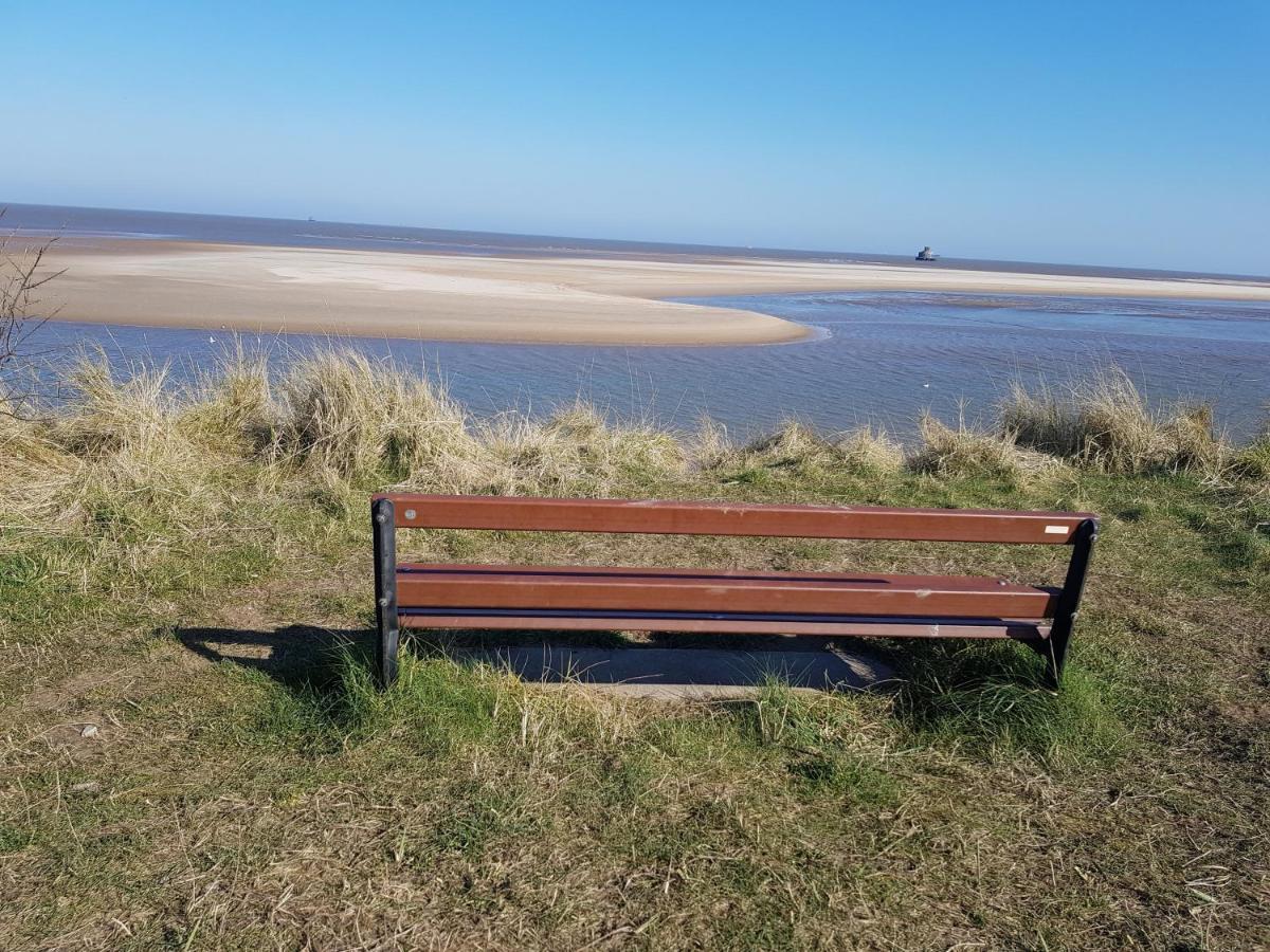 Beach & Tonic Beachside Chalet Humberston Εξωτερικό φωτογραφία