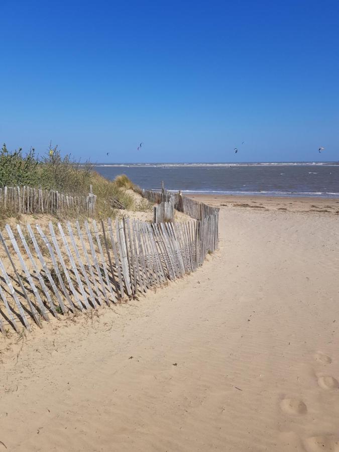 Beach & Tonic Beachside Chalet Humberston Εξωτερικό φωτογραφία